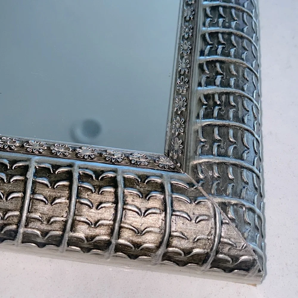 Elegant Silver Wall Mirror12’x10.5in